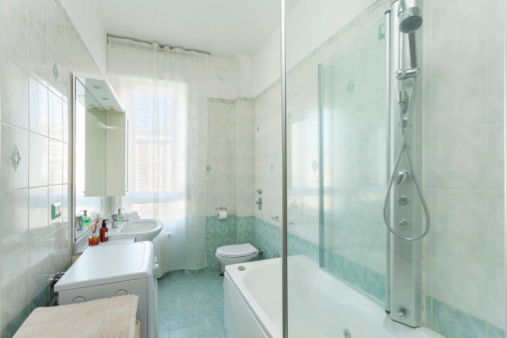 Two Spacious Bedrooms 1 Minute To Metro Stop Appartamento Milano