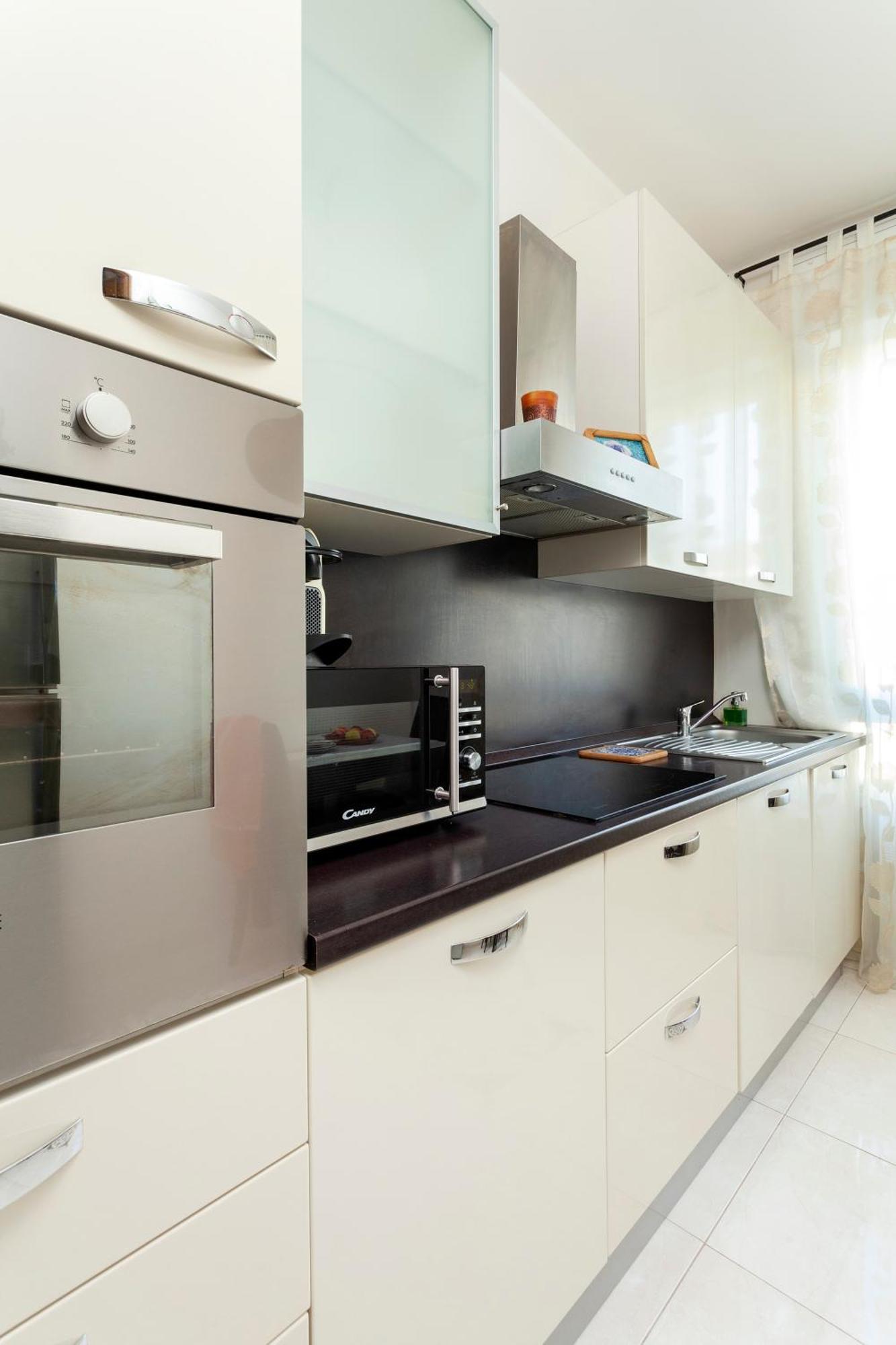 Two Spacious Bedrooms 1 Minute To Metro Stop Milano